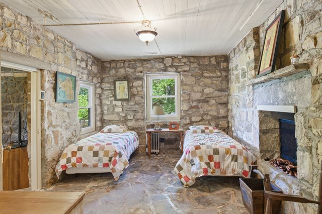 167 Pollywood Ln, Sewanee, TN 37375