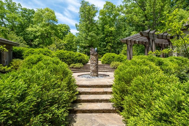 167 Pollywood Ln, Sewanee, TN 37375