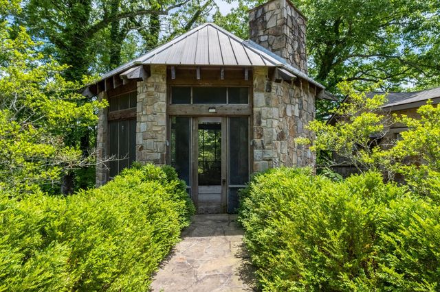167 Pollywood Ln, Sewanee, TN 37375