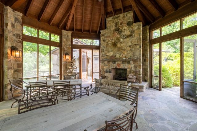 167 Pollywood Ln, Sewanee, TN 37375