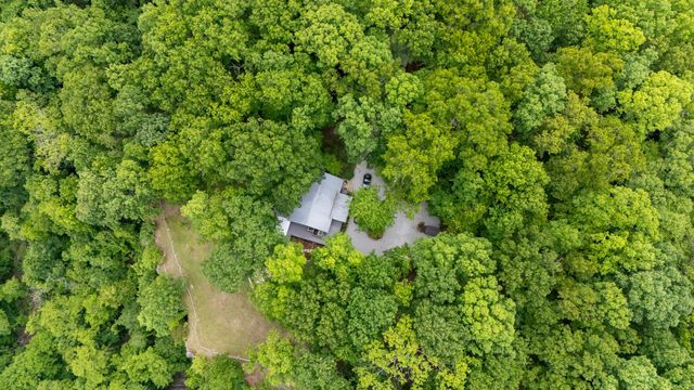 167 Pollywood Ln, Sewanee, TN 37375