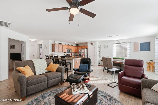 1345 W Vuelta Del Yunque, Sahuarita, AZ 85629