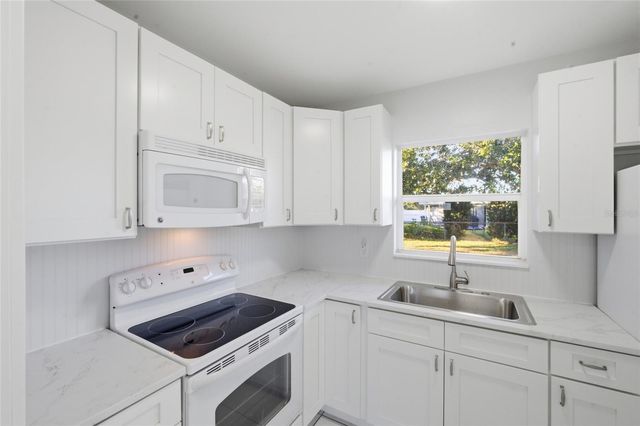 3323 BARSTOW STREET, Sarasota, FL 34235