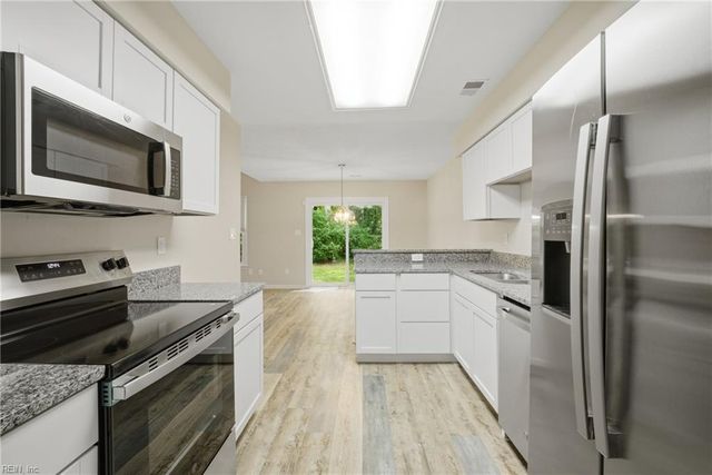 1307 Eagles Trace Path Apt A, Chesapeake, VA 23320