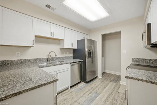 1307 Eagles Trace Path Apt A, Chesapeake, VA 23320