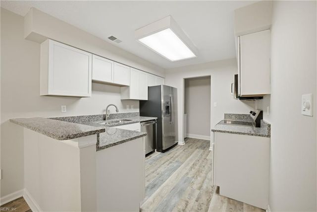 1307 Eagles Trace Path Apt A, Chesapeake, VA 23320