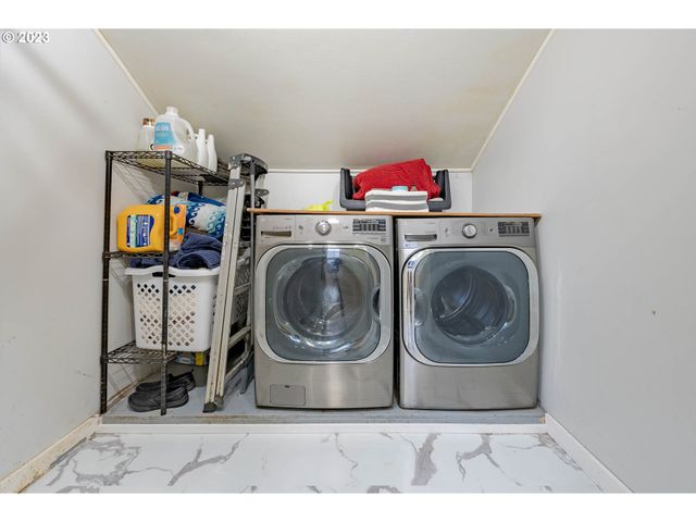 2075 Ne Mossy Loop, Toledo, OR 97391