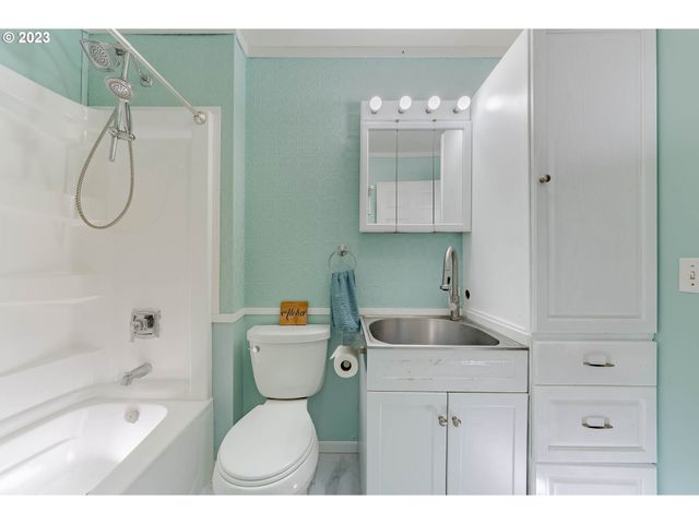 2075 Ne Mossy Loop, Toledo, OR 97391