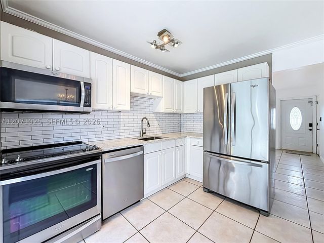 1841 NW 33rd Ct, Oakland Park, FL 33309