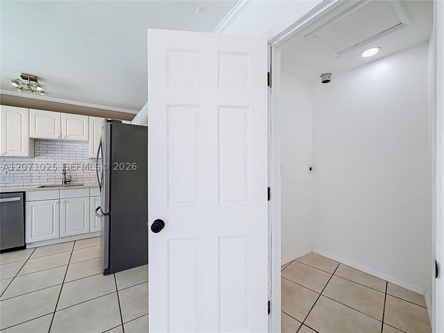 1841 NW 33rd Ct, Oakland Park, FL 33309