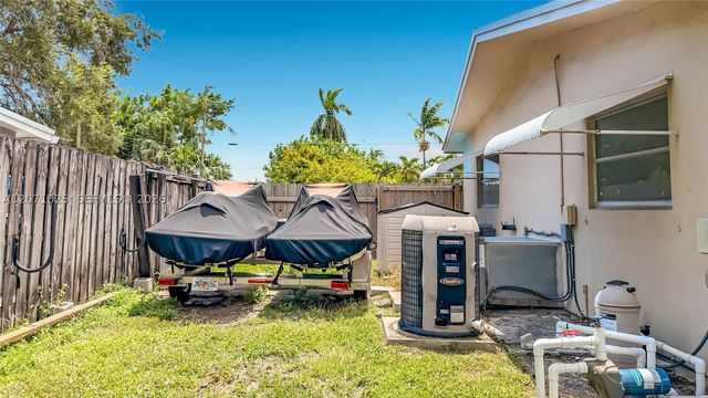 1841 NW 33rd Ct, Oakland Park, FL 33309