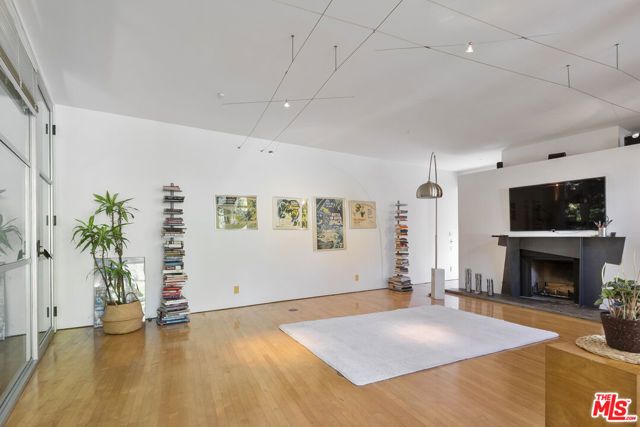 9976 Westwanda Drive, Beverly Hills, CA 90210
