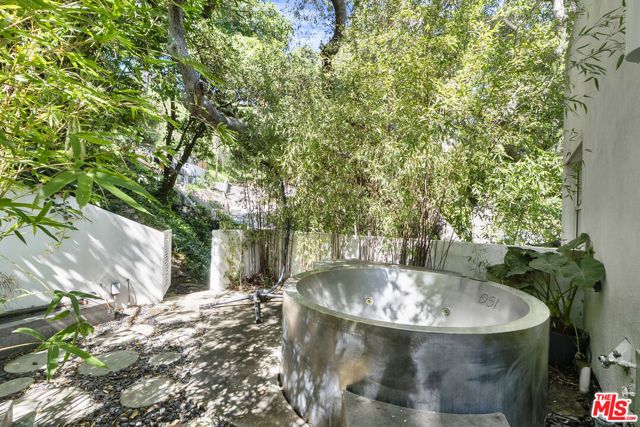 9976 Westwanda Drive, Beverly Hills, CA 90210
