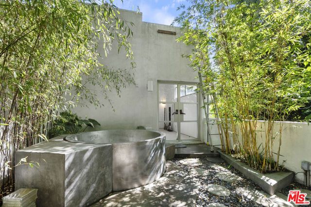 9976 Westwanda Drive, Beverly Hills, CA 90210