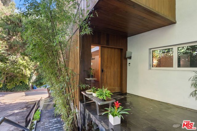 9976 Westwanda Drive, Beverly Hills, CA 90210