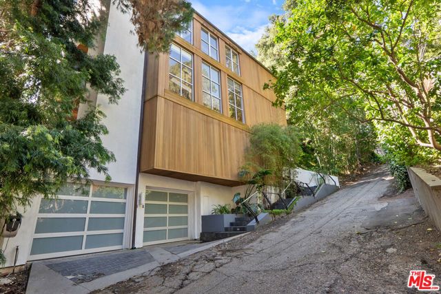 9976 Westwanda Drive, Beverly Hills, CA 90210