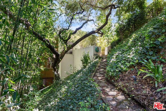 9976 Westwanda Drive, Beverly Hills, CA 90210