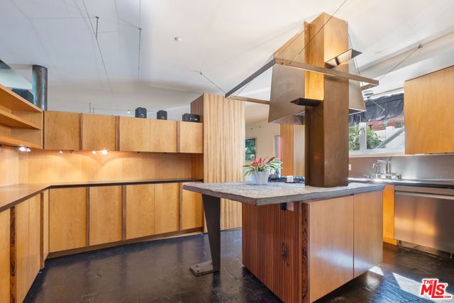 9976 Westwanda Drive, Beverly Hills, CA 90210