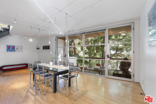 9976 Westwanda Drive, Beverly Hills, CA 90210