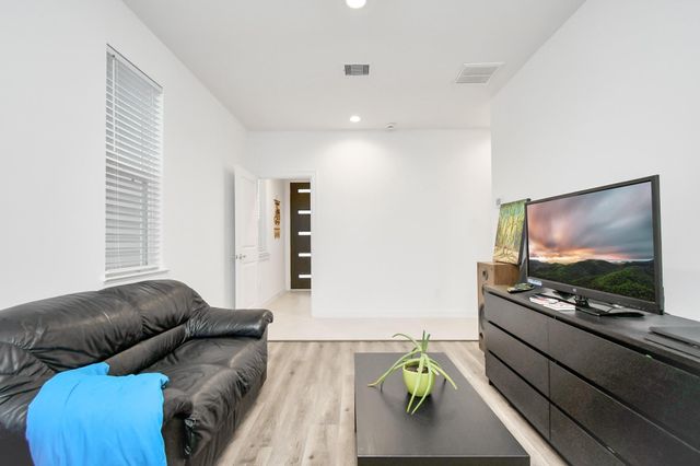 1107 Highland Square Lane, Houston, TX 77091