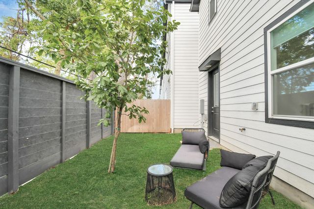 1107 Highland Square Lane, Houston, TX 77091