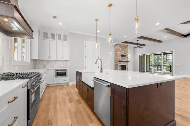 713 Bay Harbor Lane, Seneca, SC 29672
