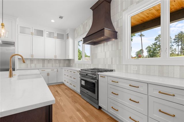 713 Bay Harbor Lane, Seneca, SC 29672