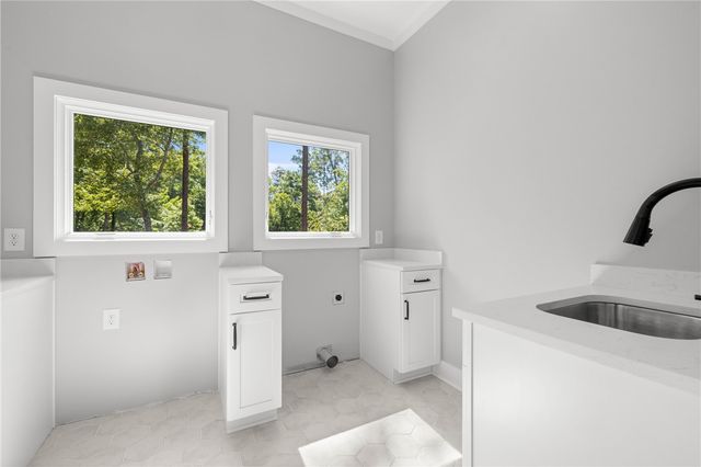 713 Bay Harbor Lane, Seneca, SC 29672