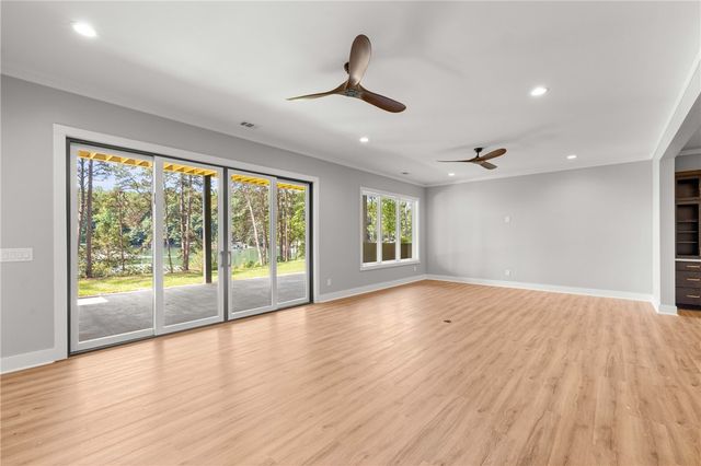 713 Bay Harbor Lane, Seneca, SC 29672