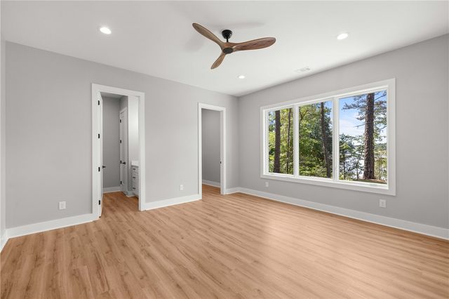 713 Bay Harbor Lane, Seneca, SC 29672