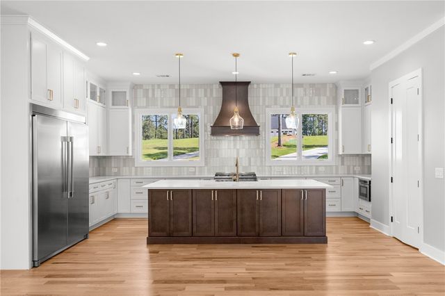 713 Bay Harbor Lane, Seneca, SC 29672
