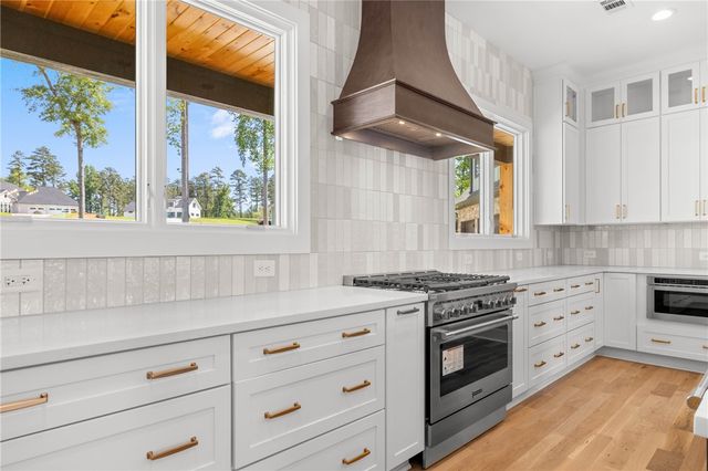 713 Bay Harbor Lane, Seneca, SC 29672