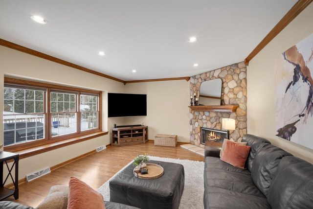 8605 S River Terrace DRIVE, Franklin, WI 53132