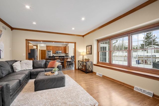 8605 S River Terrace DRIVE, Franklin, WI 53132