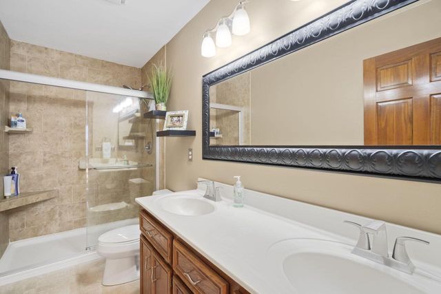 8605 S River Terrace DRIVE, Franklin, WI 53132