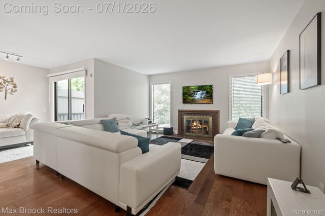 1125 Meadowglen Court, Bloomfield Charter Township, MI 48304