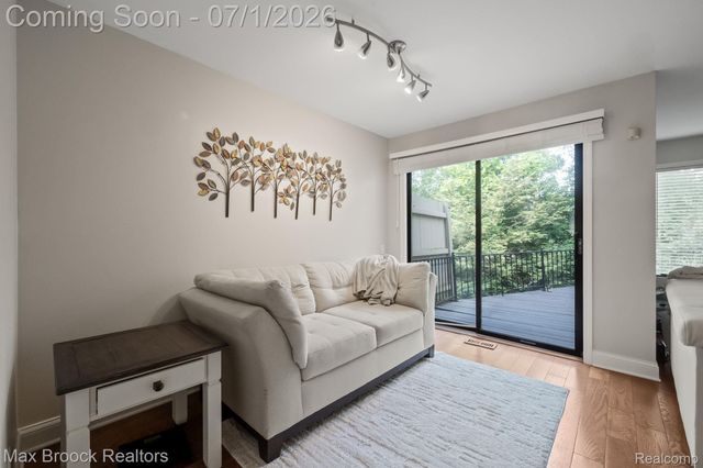 1125 Meadowglen Court, Bloomfield Charter Township, MI 48304