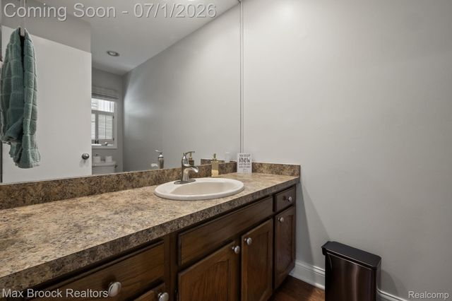 1125 Meadowglen Court, Bloomfield Charter Township, MI 48304