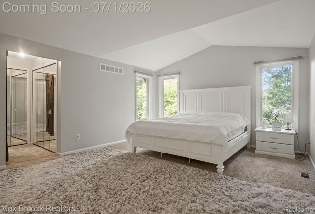 1125 Meadowglen Court, Bloomfield Charter Township, MI 48304