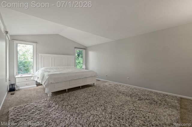1125 Meadowglen Court, Bloomfield Charter Township, MI 48304