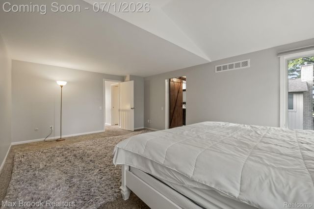 1125 Meadowglen Court, Bloomfield Charter Township, MI 48304