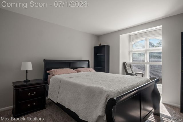 1125 Meadowglen Court, Bloomfield Charter Township, MI 48304