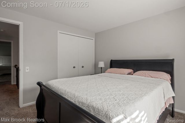 1125 Meadowglen Court, Bloomfield Charter Township, MI 48304