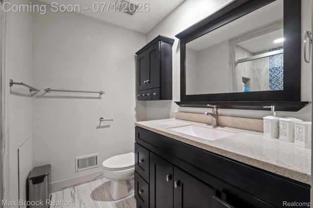 1125 Meadowglen Court, Bloomfield Charter Township, MI 48304