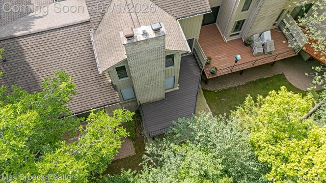 1125 Meadowglen Court, Bloomfield Charter Township, MI 48304