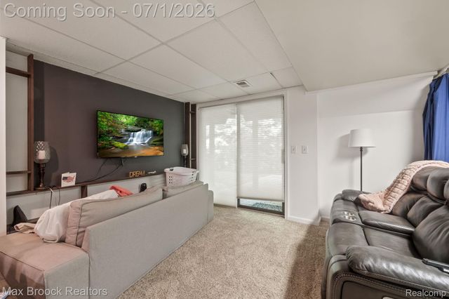 1125 Meadowglen Court, Bloomfield Charter Township, MI 48304