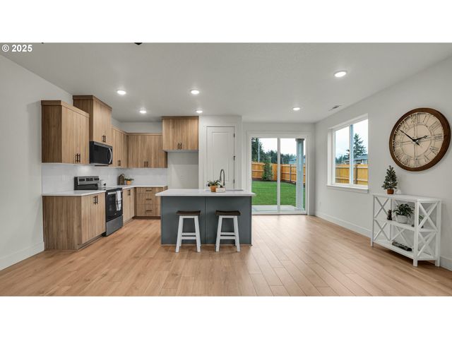 16130 Barlow Trail Ln, Oregon City, OR 97045