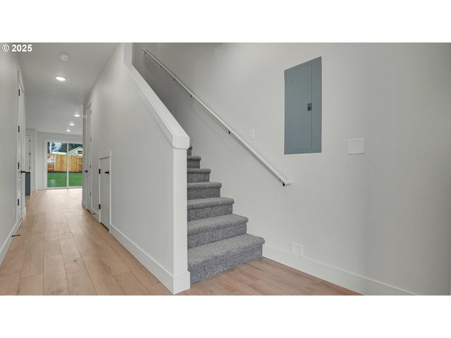 16130 Barlow Trail Ln, Oregon City, OR 97045