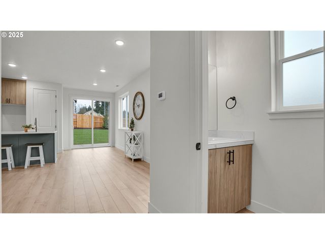 16130 Barlow Trail Ln, Oregon City, OR 97045