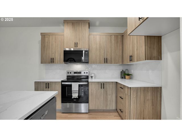 16130 Barlow Trail Ln, Oregon City, OR 97045